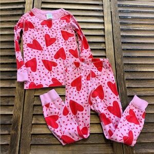 Hanna Andersson Pink and Red Valentine’s Bursting Heart Pajama Set Size 4 100 cm